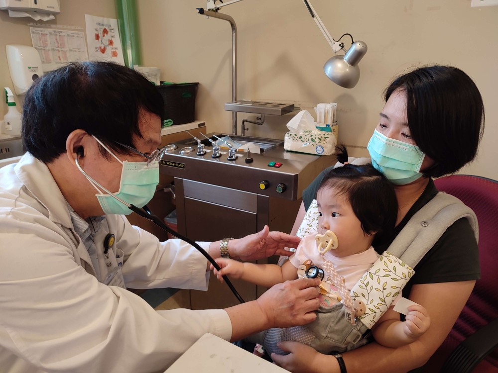 嬰幼兒長新冠：不會說話的爆燥小怪獸、突然猝死…，讓媽媽好傷心