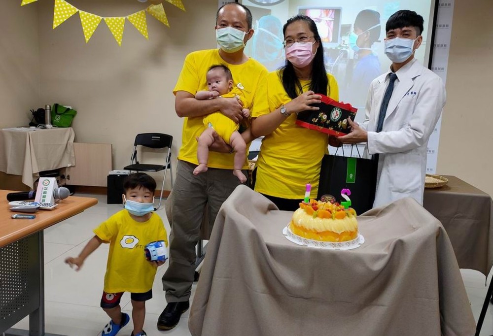 試管婦女切除肌瘤後自然懷孕　擁一雙兒女開心慶中秋